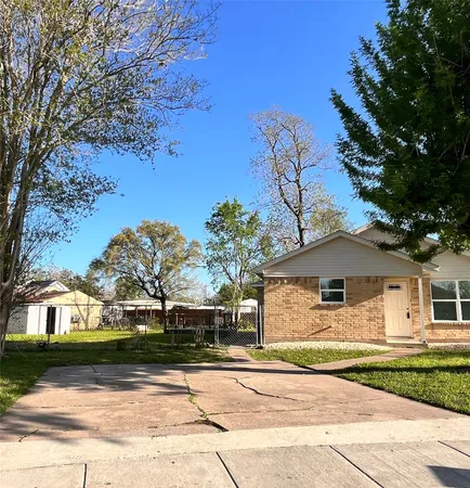 $1,900 | 4641 Orange Circle South, Pearland, TX 77581