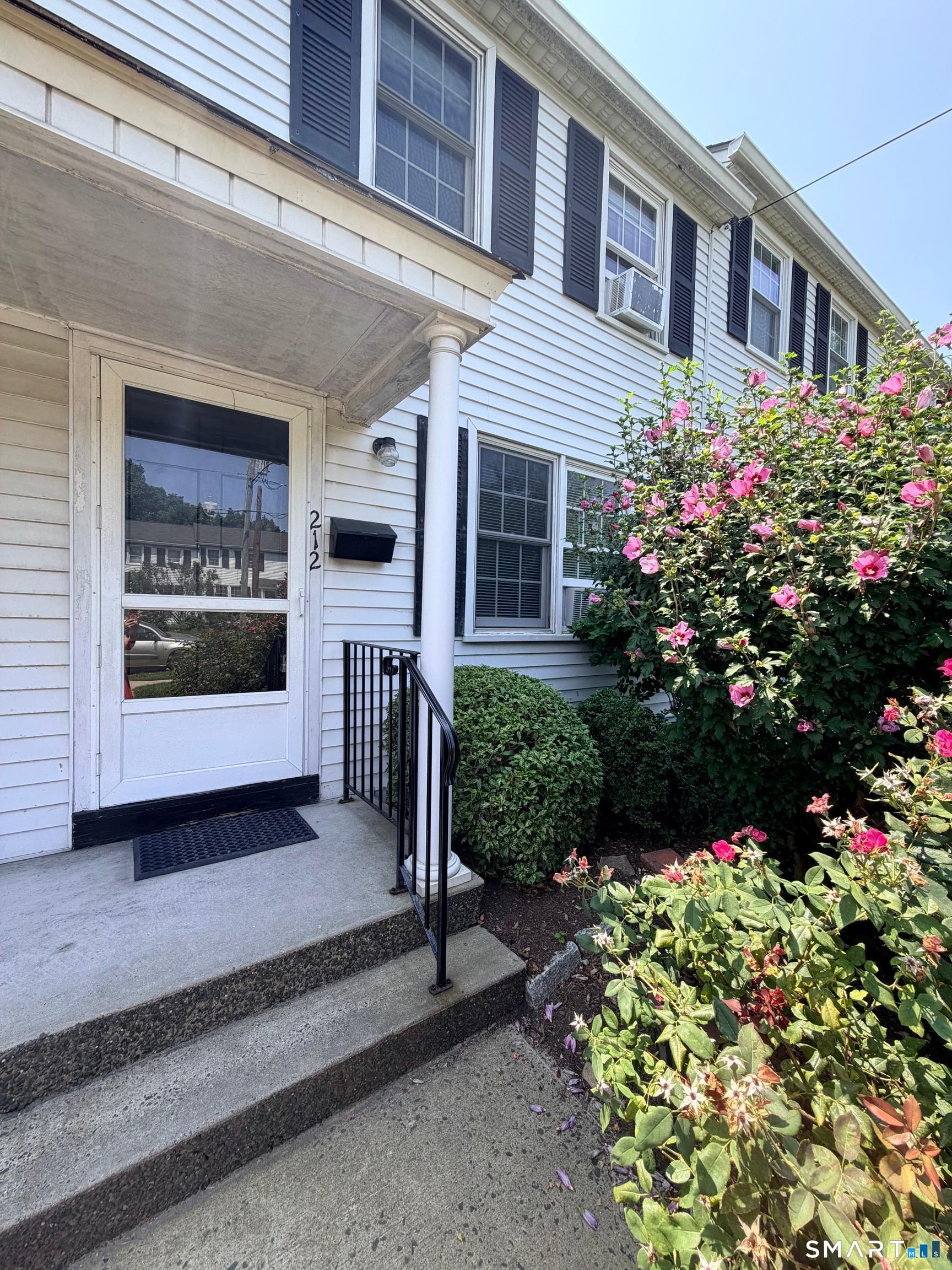 212 Sylvan Knoll Road Stamford, CT 06902 - Photo 2 of 23 Gallery Image 2