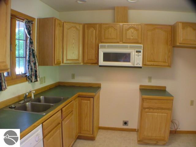 9075 Greenbrier Road Lake Ann, MI 49650 - Photo 5 of 15 1693697-4.JPG