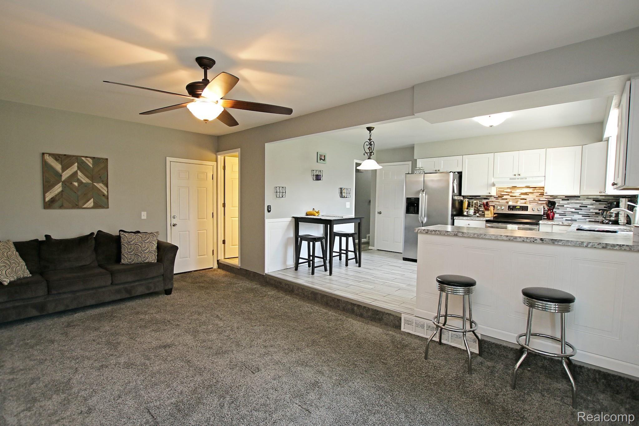 5466 Torrey Road Flint, MI 48507 - Photo 15 of 45 19) Family Room.jpg