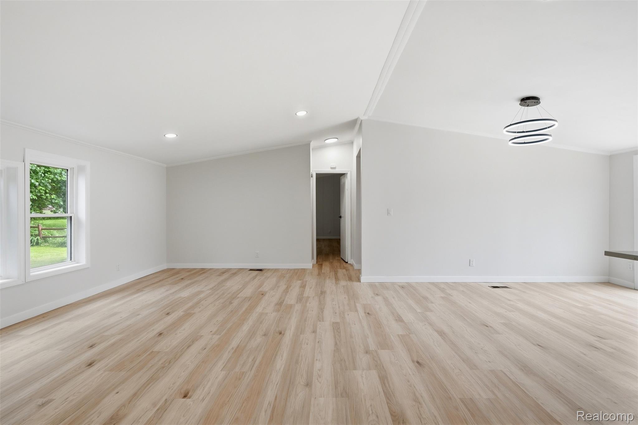 4420 Dublin Road Burton, MI 48529 - Photo 5 of 56 024.jpg