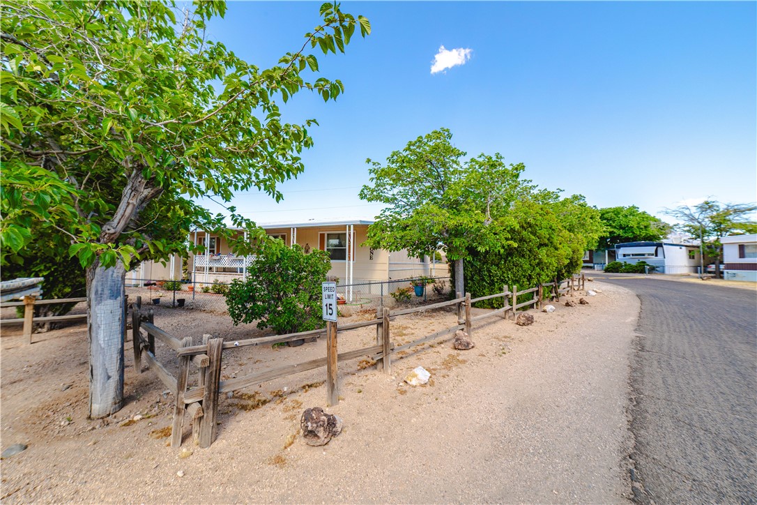 3003 Hualapai Mountain Road Kingman, AZ 86401 - Photo 48 of 49 a view of a backyard with a patio