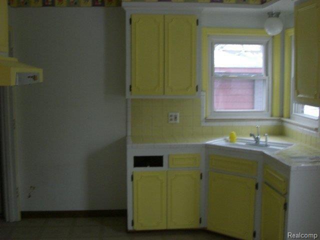 450 Central Street Inkster, MI 48141 - Photo 4 of 12 kitchen
