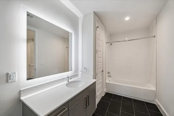 $5,103 | 2000 Hughes Landing Boulevard, Unit 339, The Woodlands, TX 77380