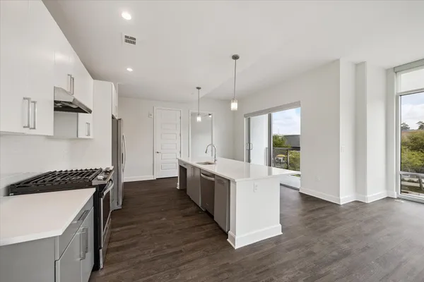 $5,103 | 2000 Hughes Landing Boulevard, Unit 339, The Woodlands, TX 77380