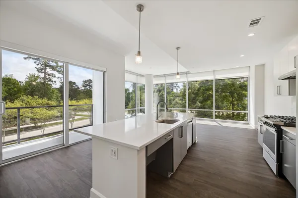 $5,103 | 2000 Hughes Landing Boulevard, Unit 339, The Woodlands, TX 77380