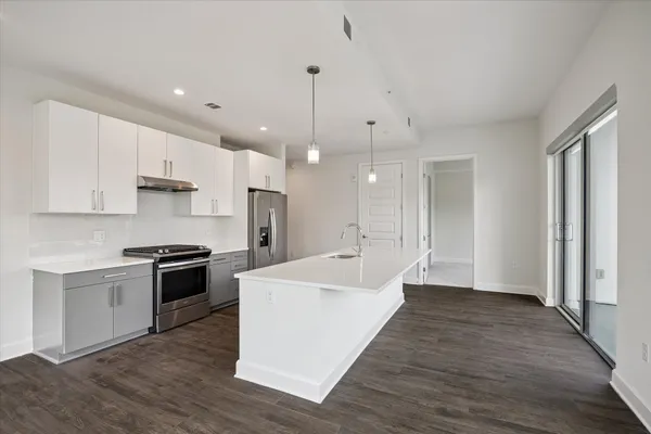 $5,103 | 2000 Hughes Landing Boulevard, Unit 339, The Woodlands, TX 77380