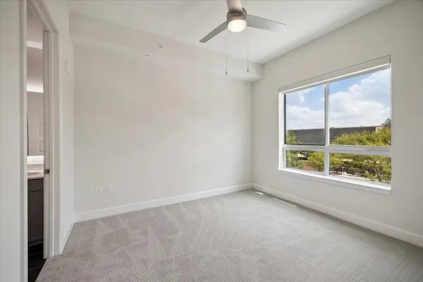 $5,103 | 2000 Hughes Landing Boulevard, Unit 339, The Woodlands, TX 77380