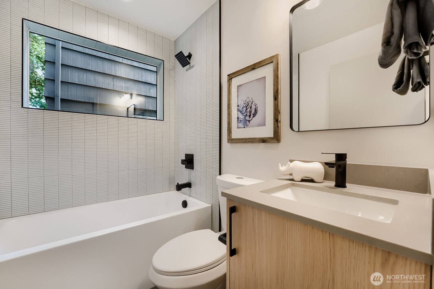 2626 58th Avenue Southwest, Unit B Seattle, WA 98116 - Photo 19 of 40