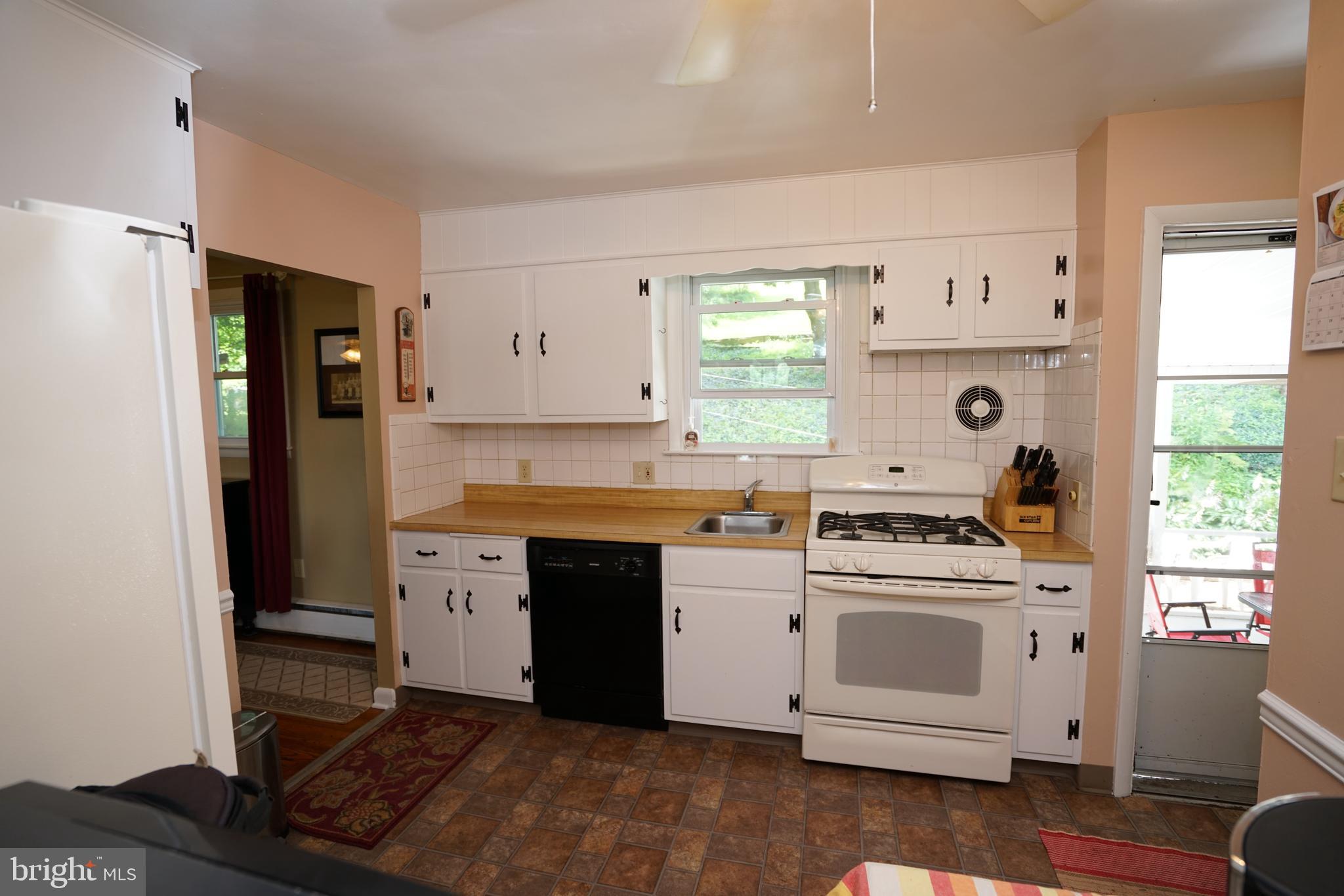 1385 Chestnut Grove Road Pottstown, PA 19464 - Photo 8 of 30 Gallery Image 8