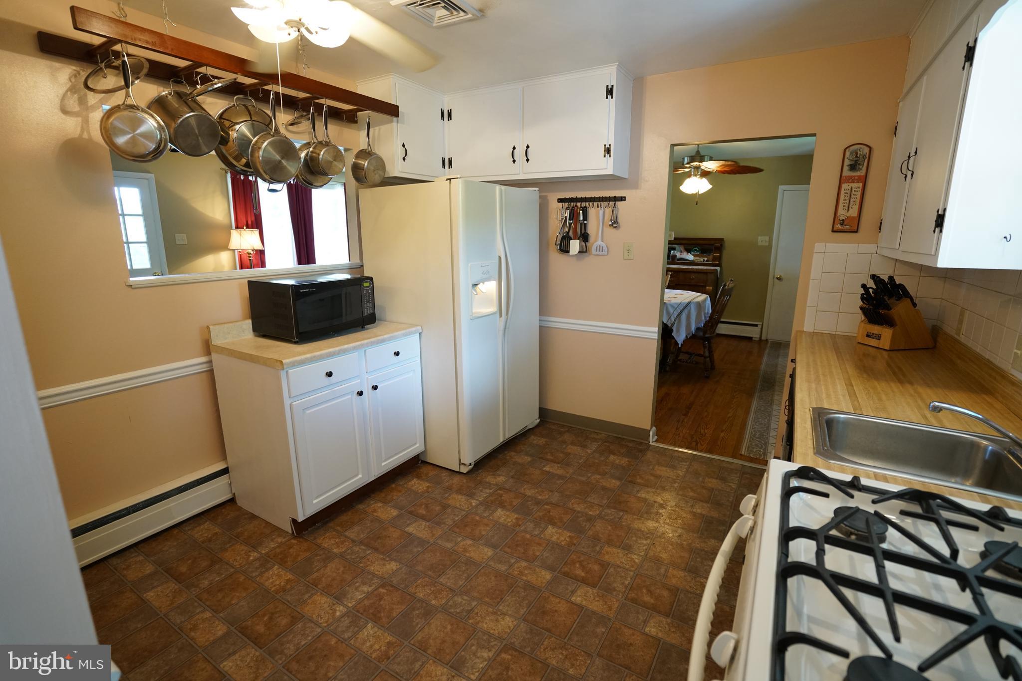 1385 Chestnut Grove Road Pottstown, PA 19464 - Photo 9 of 30 Gallery Image 9