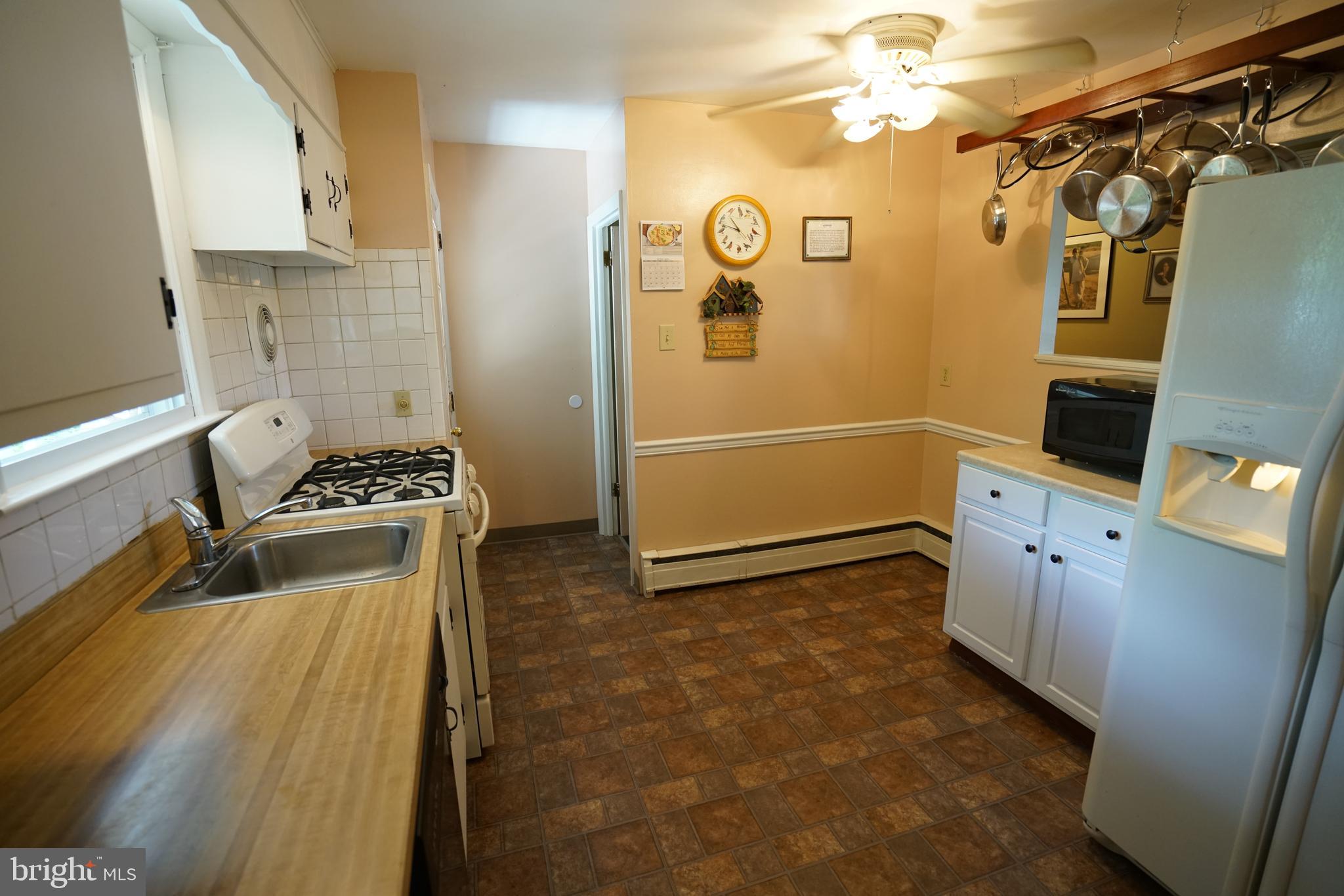 1385 Chestnut Grove Road Pottstown, PA 19464 - Photo 10 of 30 Gallery Image 10