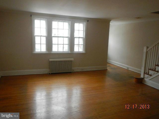 12 North Belle Grove Road Baltimore, MD 21228 - Photo 3 of 9 Living Room