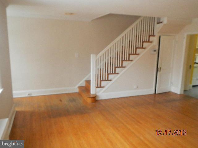 12 North Belle Grove Road Baltimore, MD 21228 - Photo 4 of 9 Living Room