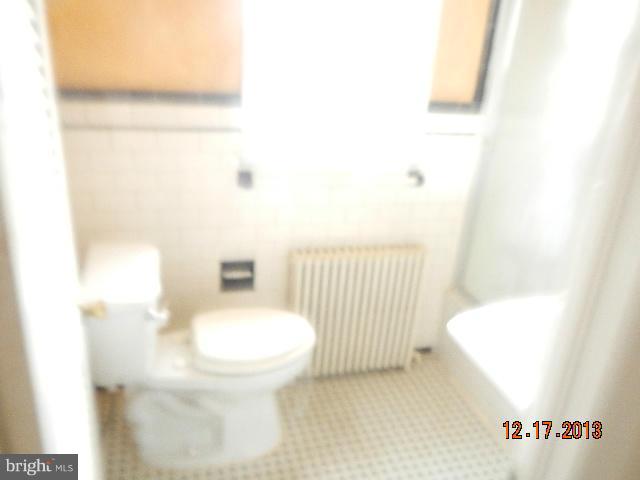 12 North Belle Grove Road Baltimore, MD 21228 - Photo 9 of 9 Bath