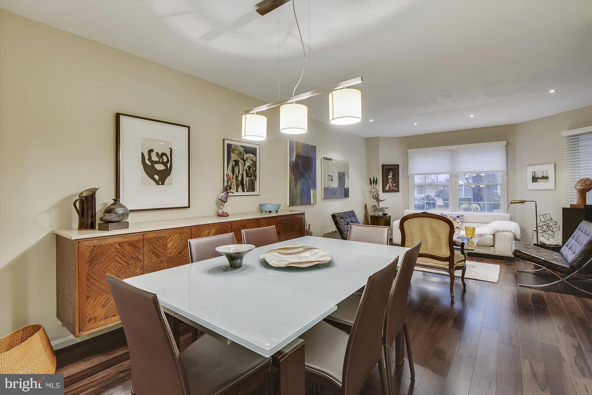 Dining Room o Living Room
