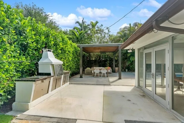 a view of outdoor space yard deck and patio