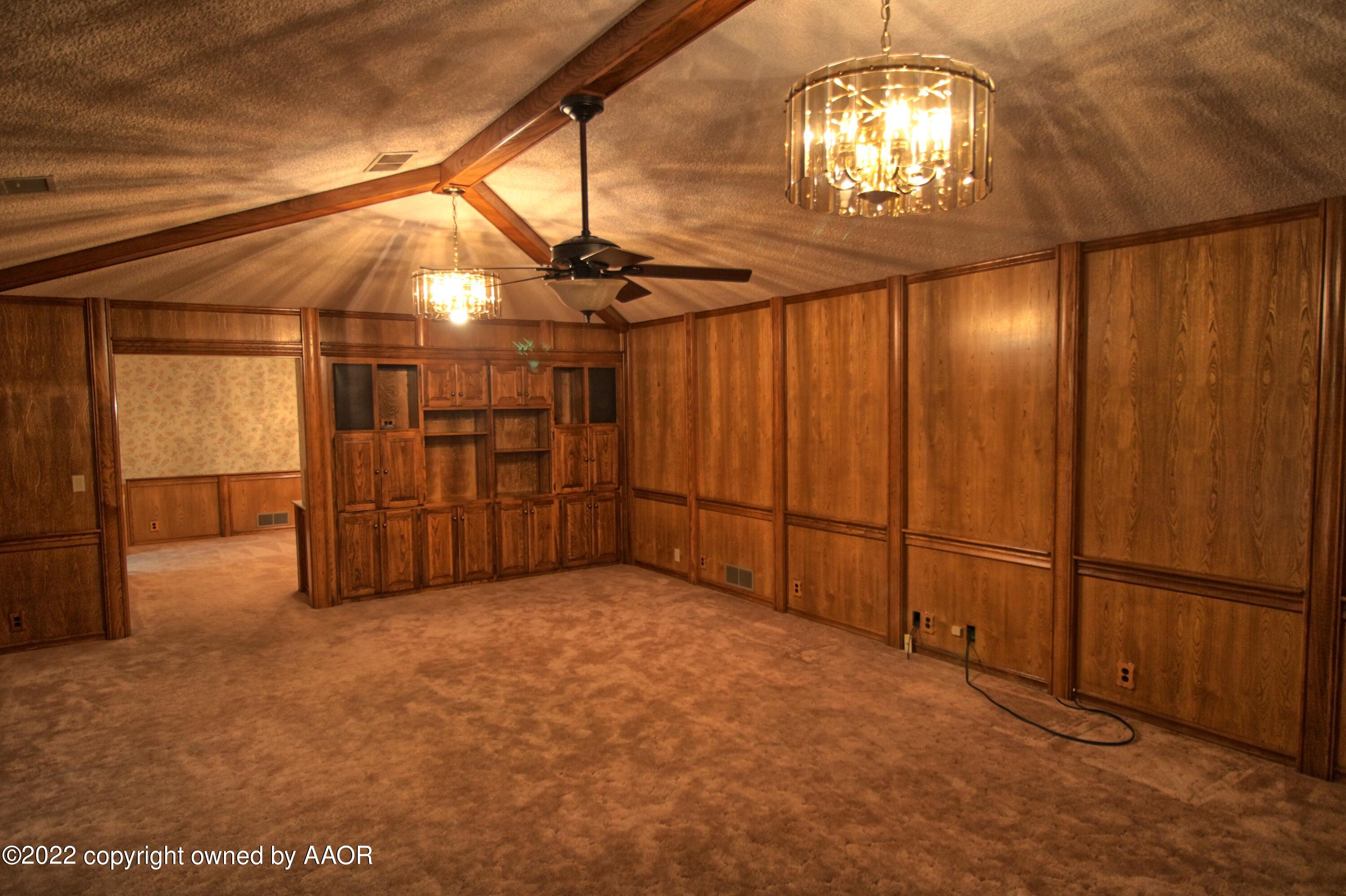 12475 Spur 192 Perryton, TX 79070 - Photo 7 of 21 Spur 192 living 2