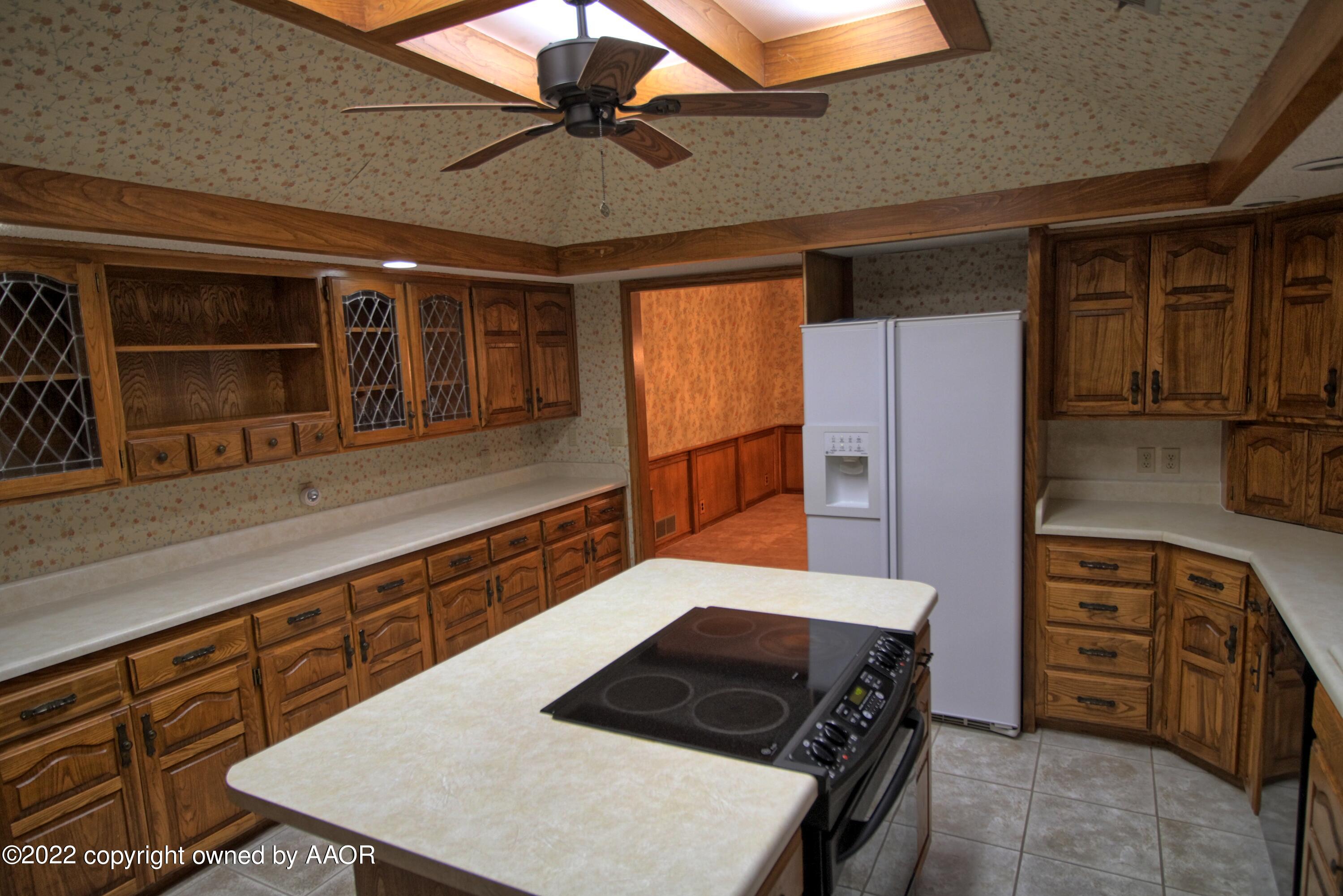 12475 Spur 192 Perryton, TX 79070 - Photo 10 of 21 Spur 192 kitchen 2