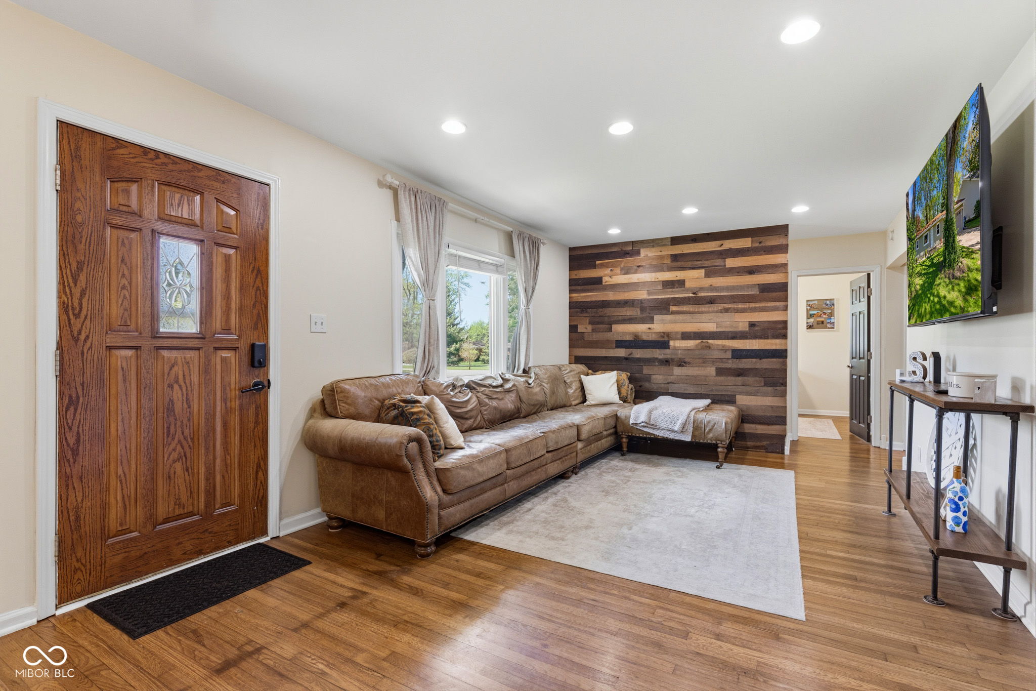 136 East Central Way Pendleton, IN 46064 - Photo 3 of 25