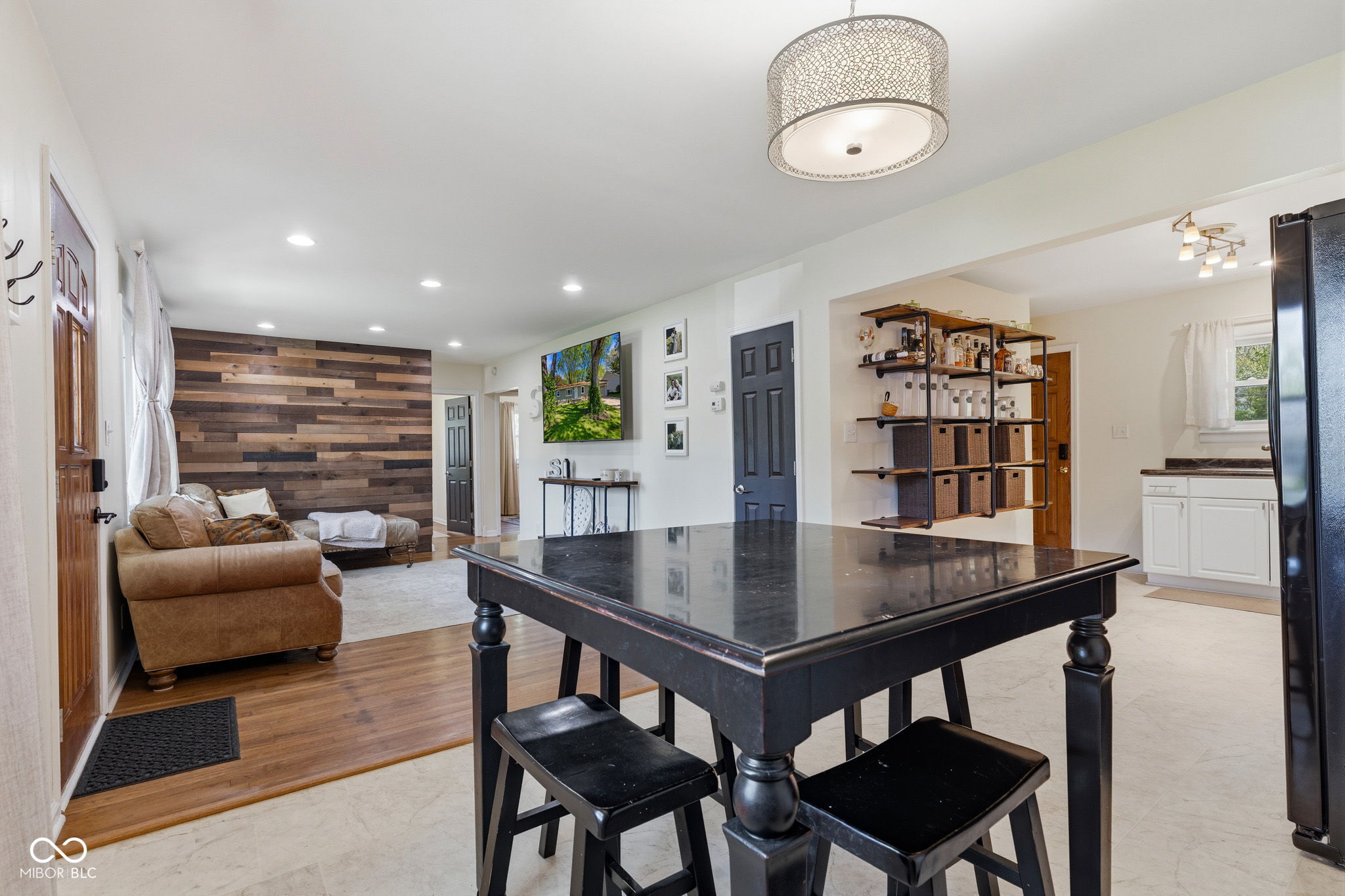 136 East Central Way Pendleton, IN 46064 - Photo 6 of 25