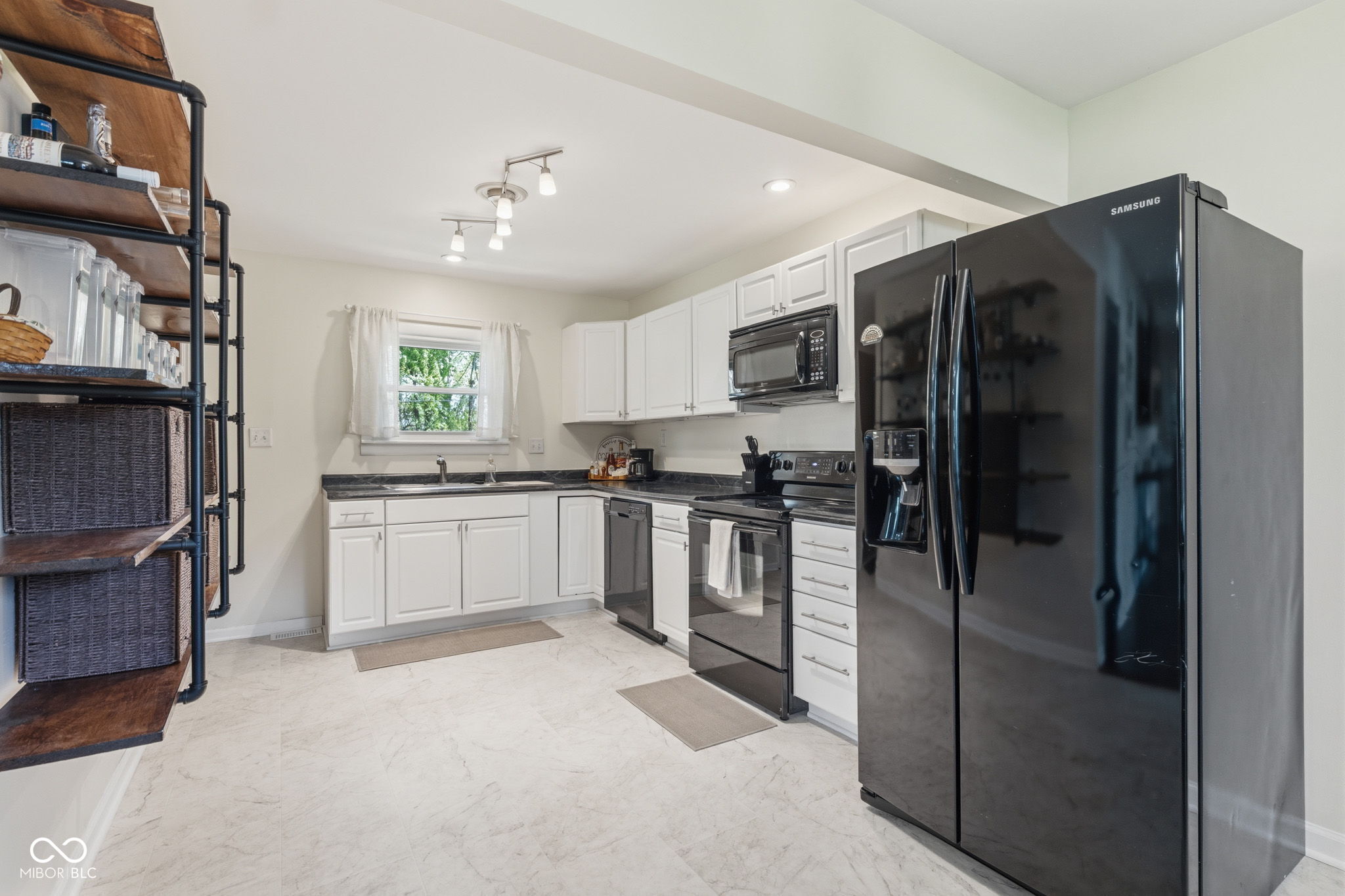 136 East Central Way Pendleton, IN 46064 - Photo 7 of 25