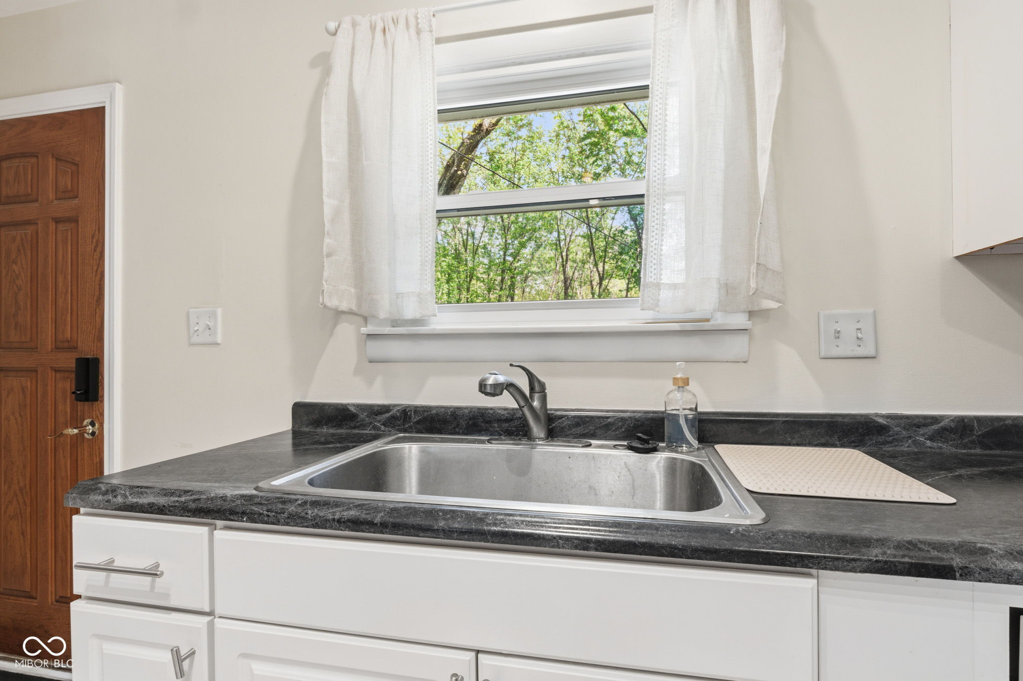 136 East Central Way Pendleton, IN 46064 - Photo 9 of 25