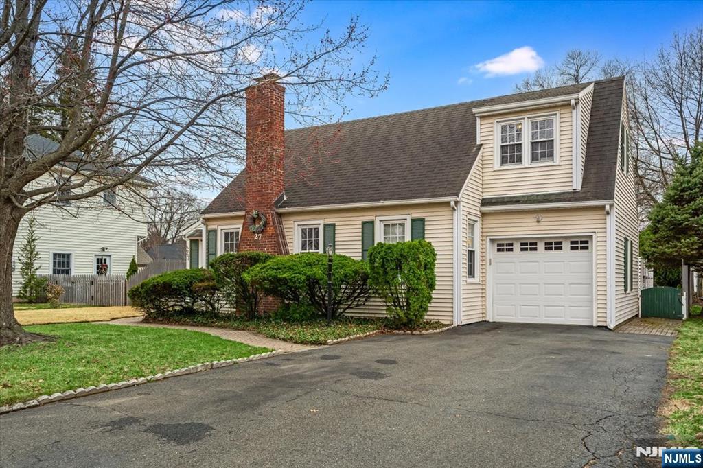 27 Prospect Avenue Pompton Plains, NJ 07444 - Photo 1 of 26 a front view of house with yard and trees around