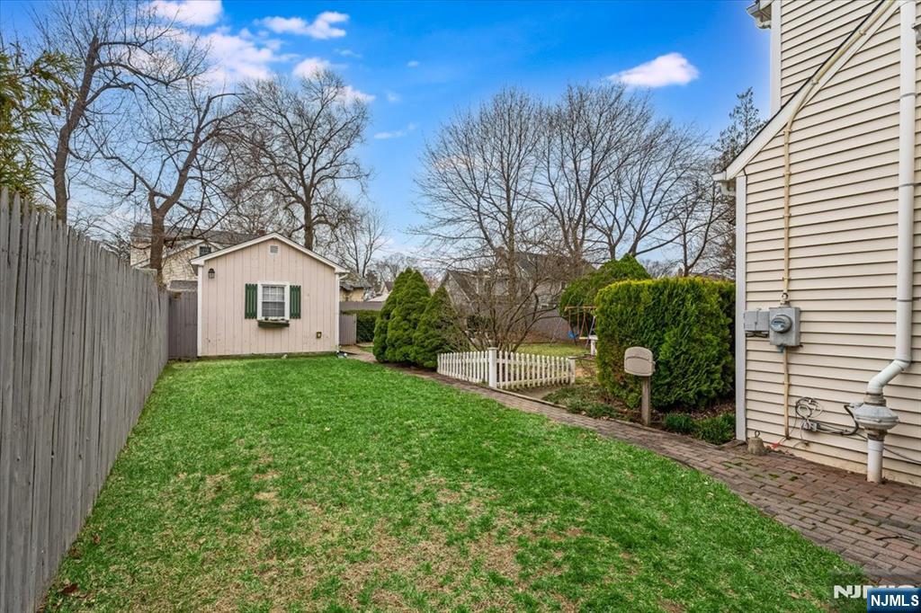 27 Prospect Avenue Pompton Plains, NJ 07444 - Photo 26 of 26 a view of a backyard with a large tree