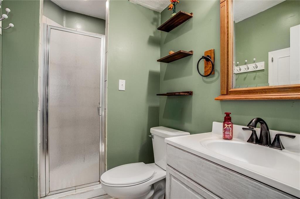 9251 Liggett Road Kansas City, KS 66109 - Photo 16 of 37