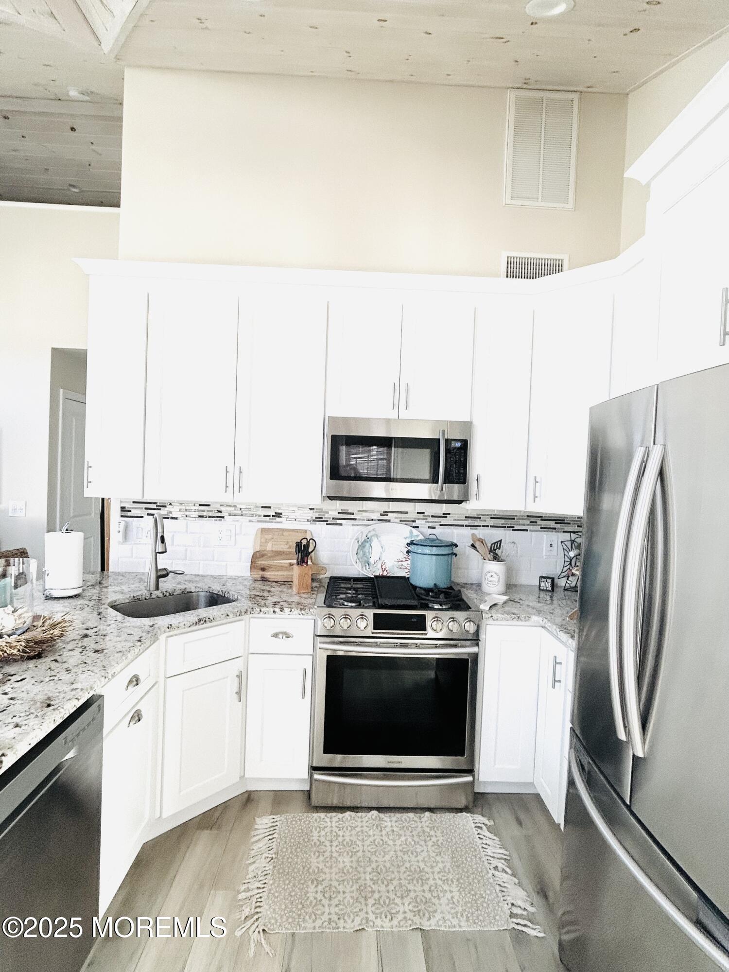 33 East Pompano Way Lavallette, NJ 08735 - Photo 4 of 28 IMG_9424