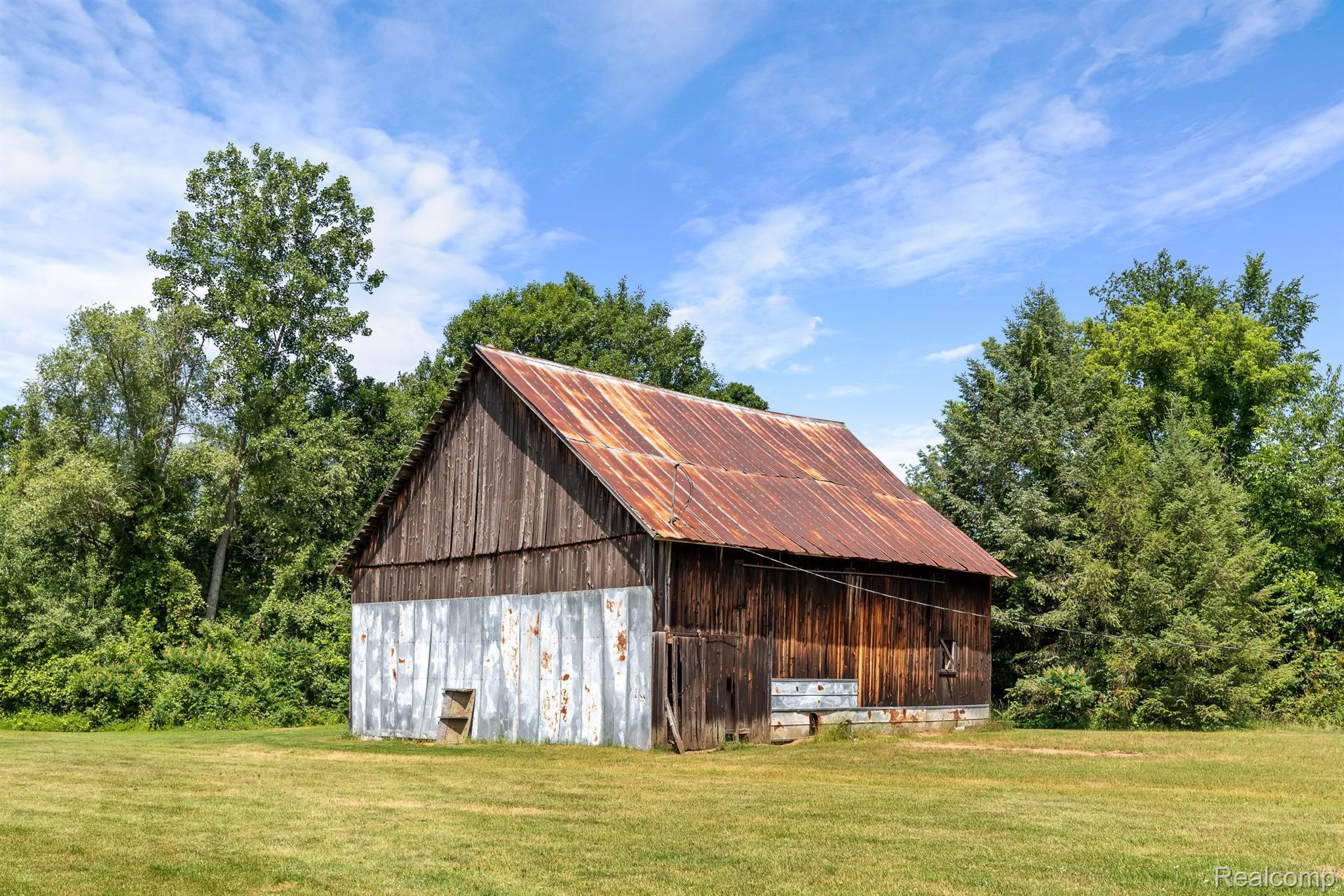 9356 South Lewis Road Vassar, MI 48768 - Photo 4 of 40 Sturdy Barn