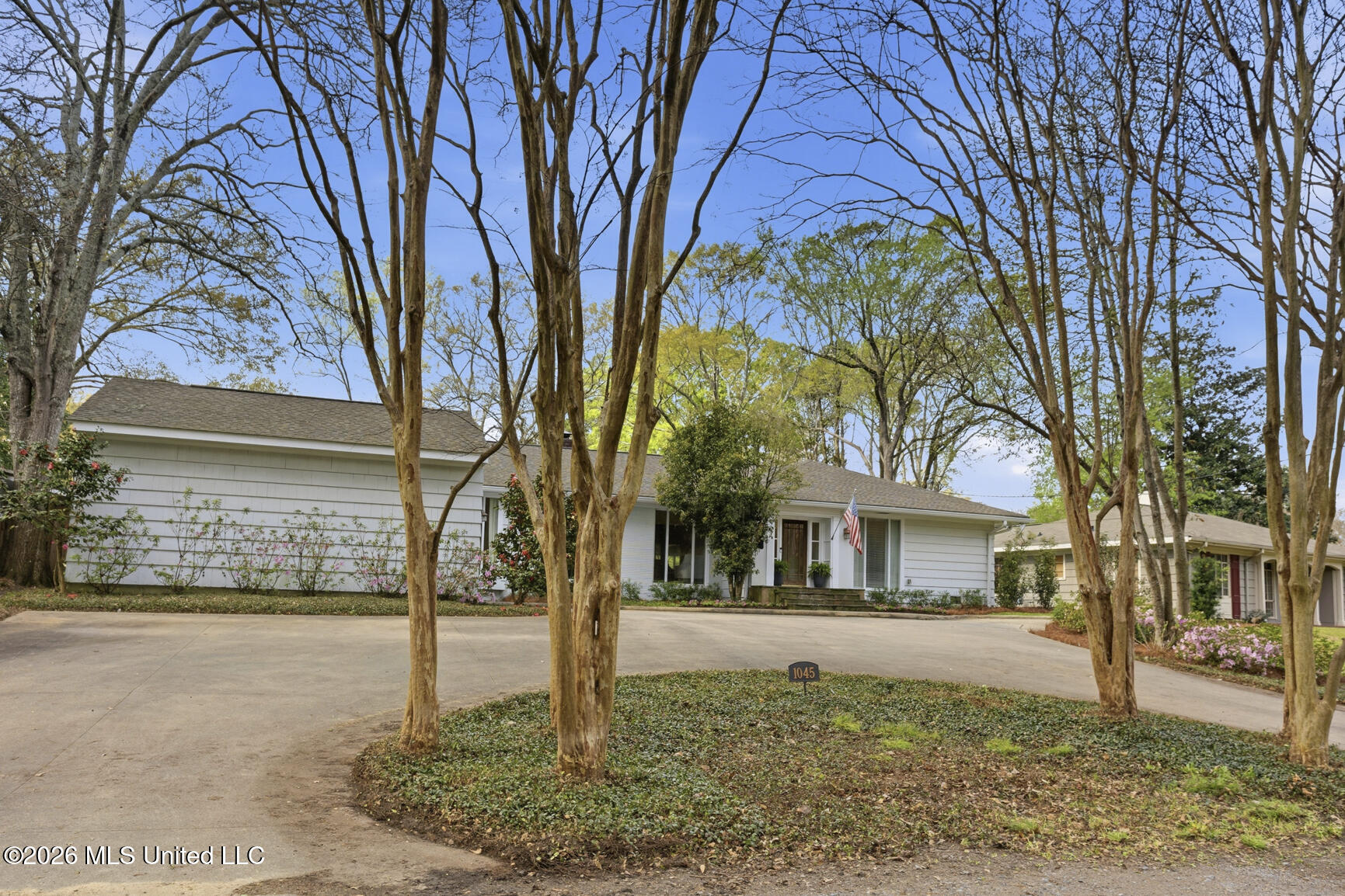 1045 Avondale Street Jackson, MS 39216 - Photo 2 of 38 2
