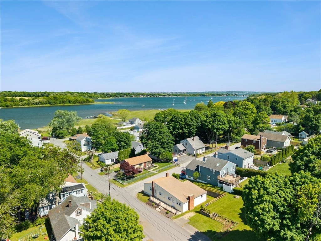 10 Lincoln Avenue Warren, RI 02885 - Photo 2 of 34