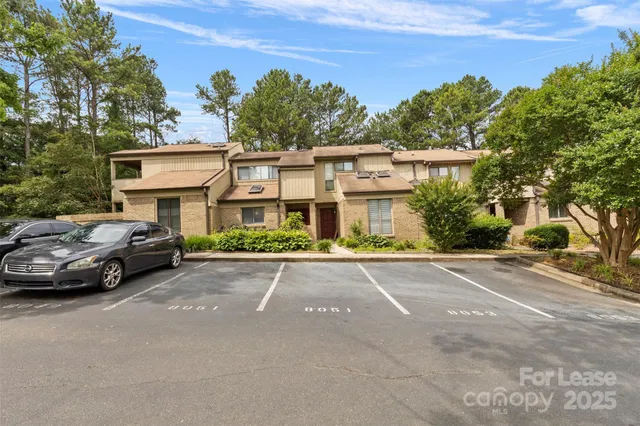 $1,595 | 8051 Charter Oak Lane, Charlotte, NC 28226