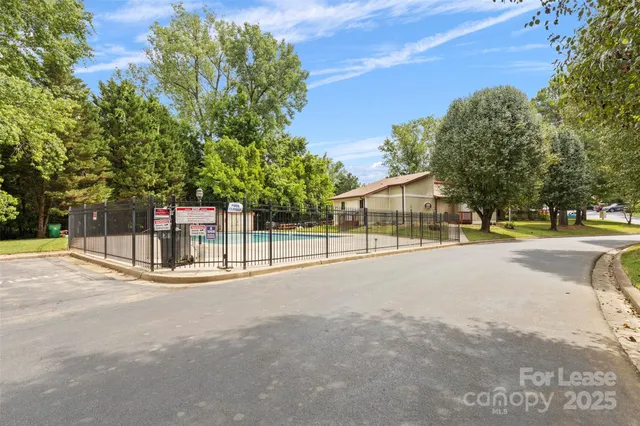 $1,595 | 8051 Charter Oak Lane, Charlotte, NC 28226