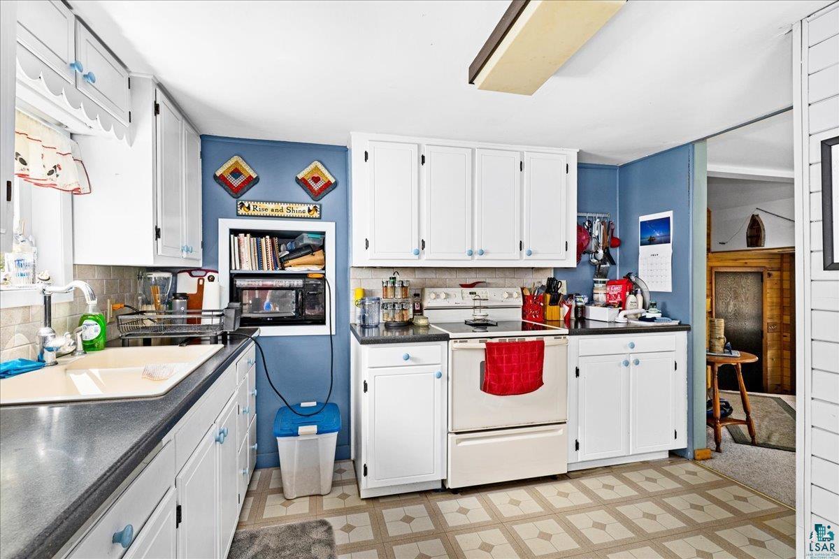 3310 Strand Road Duluth, MN 55803 - Photo 17 of 38 Kitchen