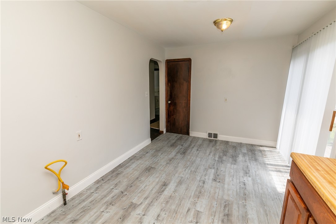 9521 Snow Road Cleveland, OH 44130 - Photo 17 of 35