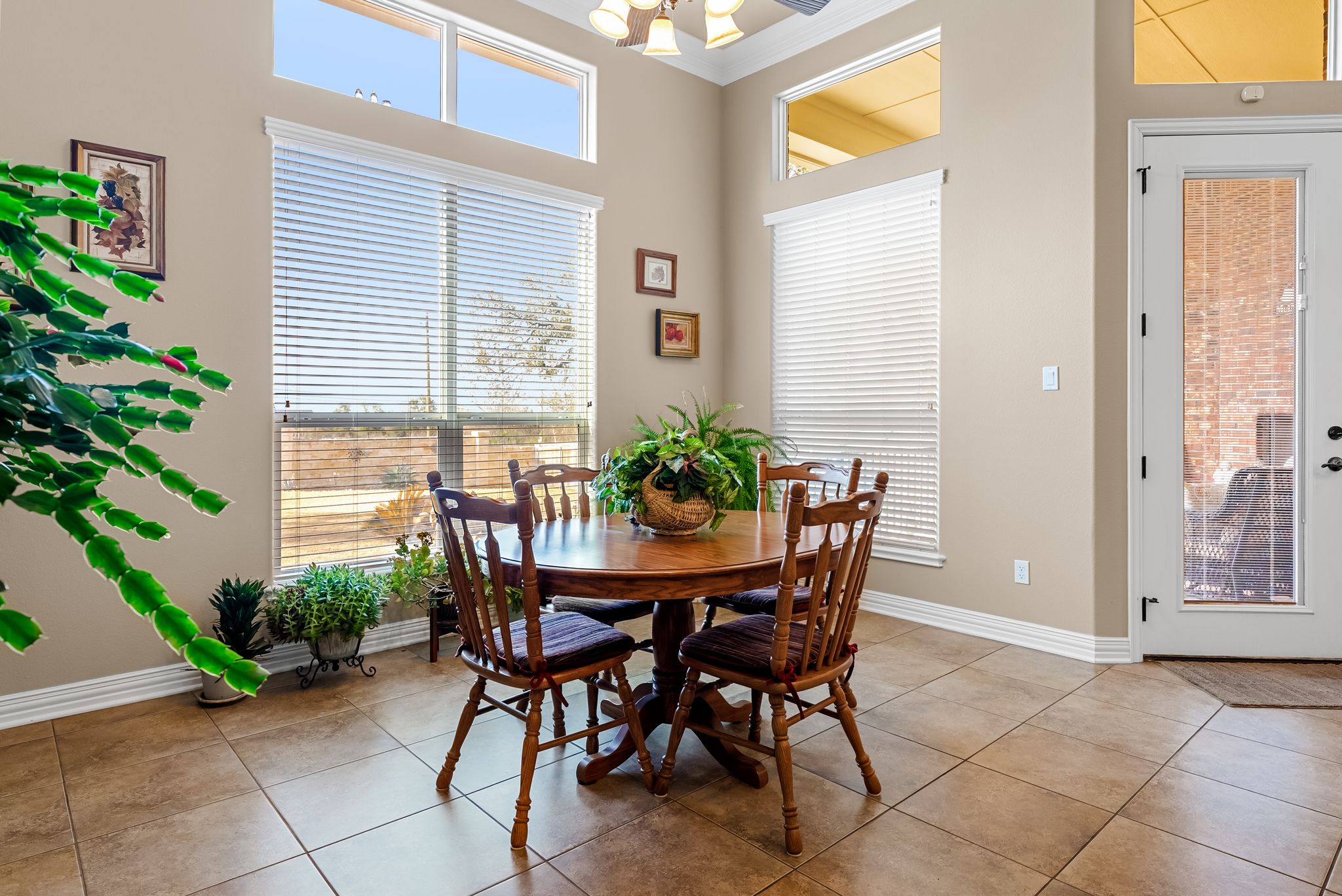 1735 Alta Vista Loop Temple, TX 76502 - Photo 25 of 38 a view of a dining room with a table and chairs