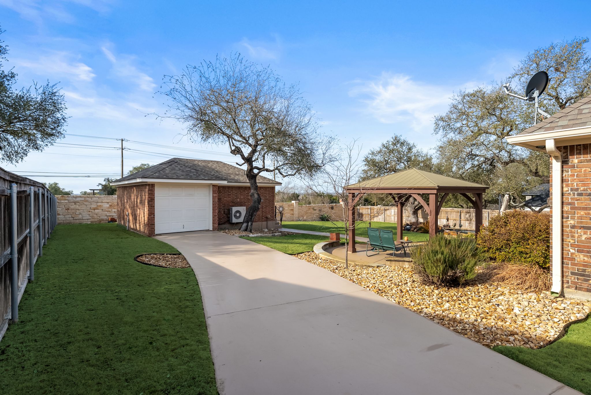 1735 Alta Vista Loop Temple, TX 76502 - Photo 31 of 38 a house view with a garden space