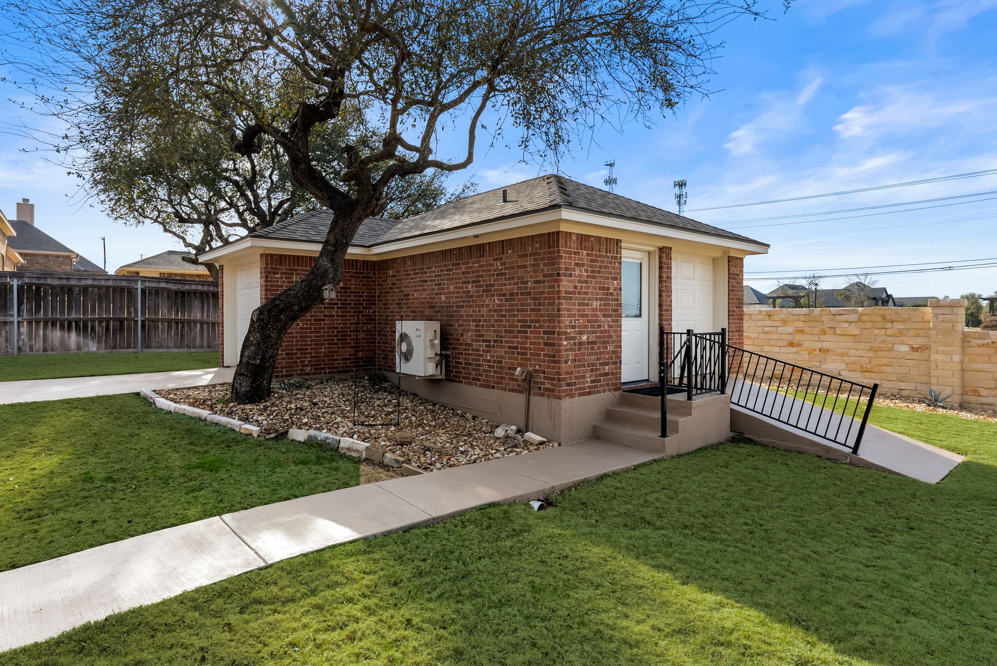 1735 Alta Vista Loop Temple, TX 76502 - Photo 32 of 38 a front view of a house with garden