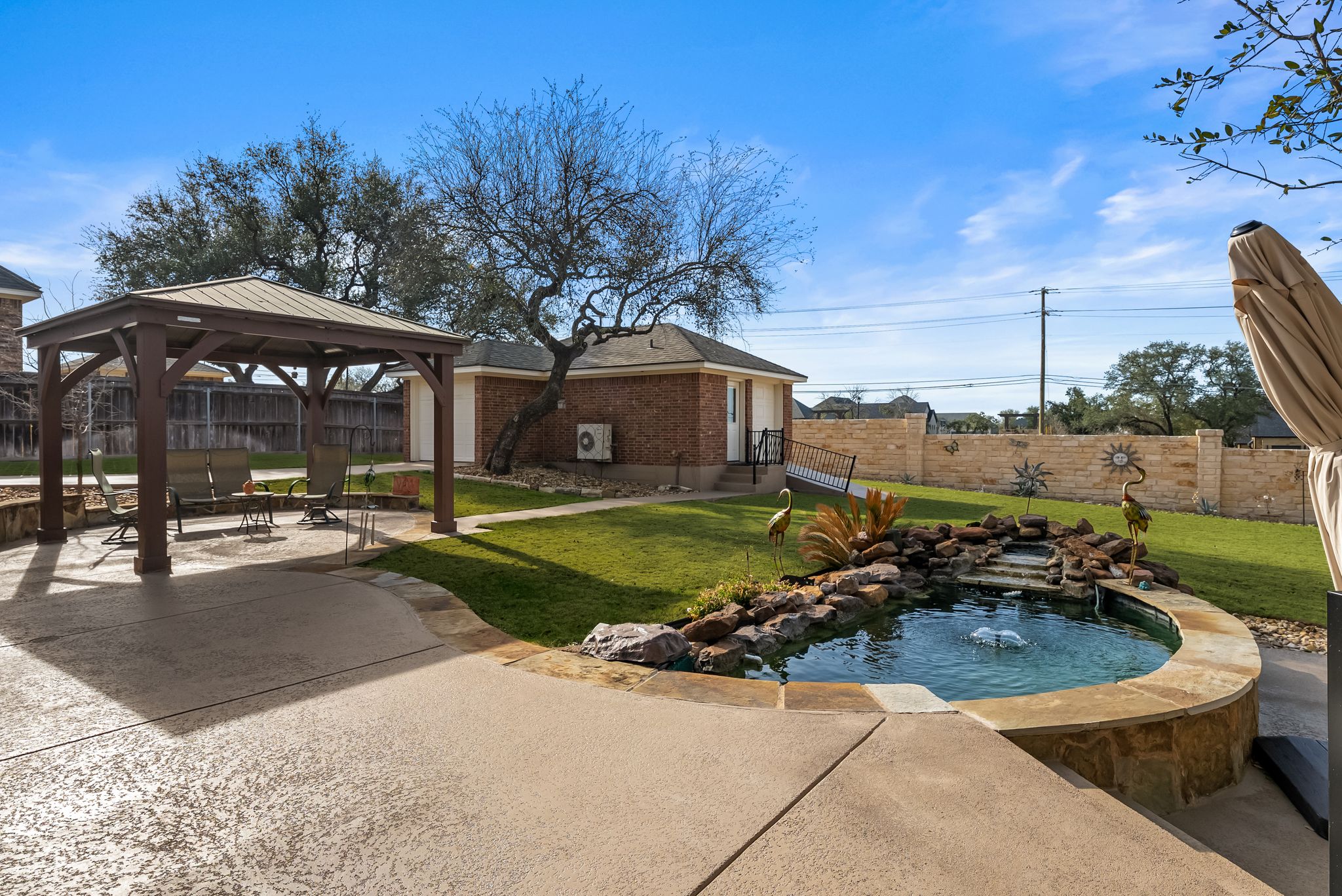 1735 Alta Vista Loop Temple, TX 76502 - Photo 36 of 38 a view of a house with swimming pool and sitting area
