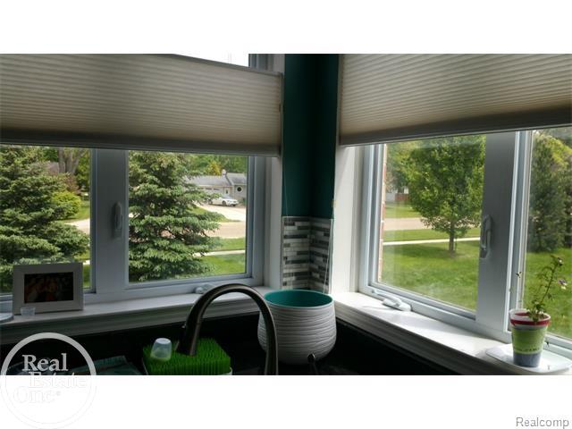 3583 Hogan Circle Rochester, MI 48307 - Photo 9 of 21 31244170-8.JPG