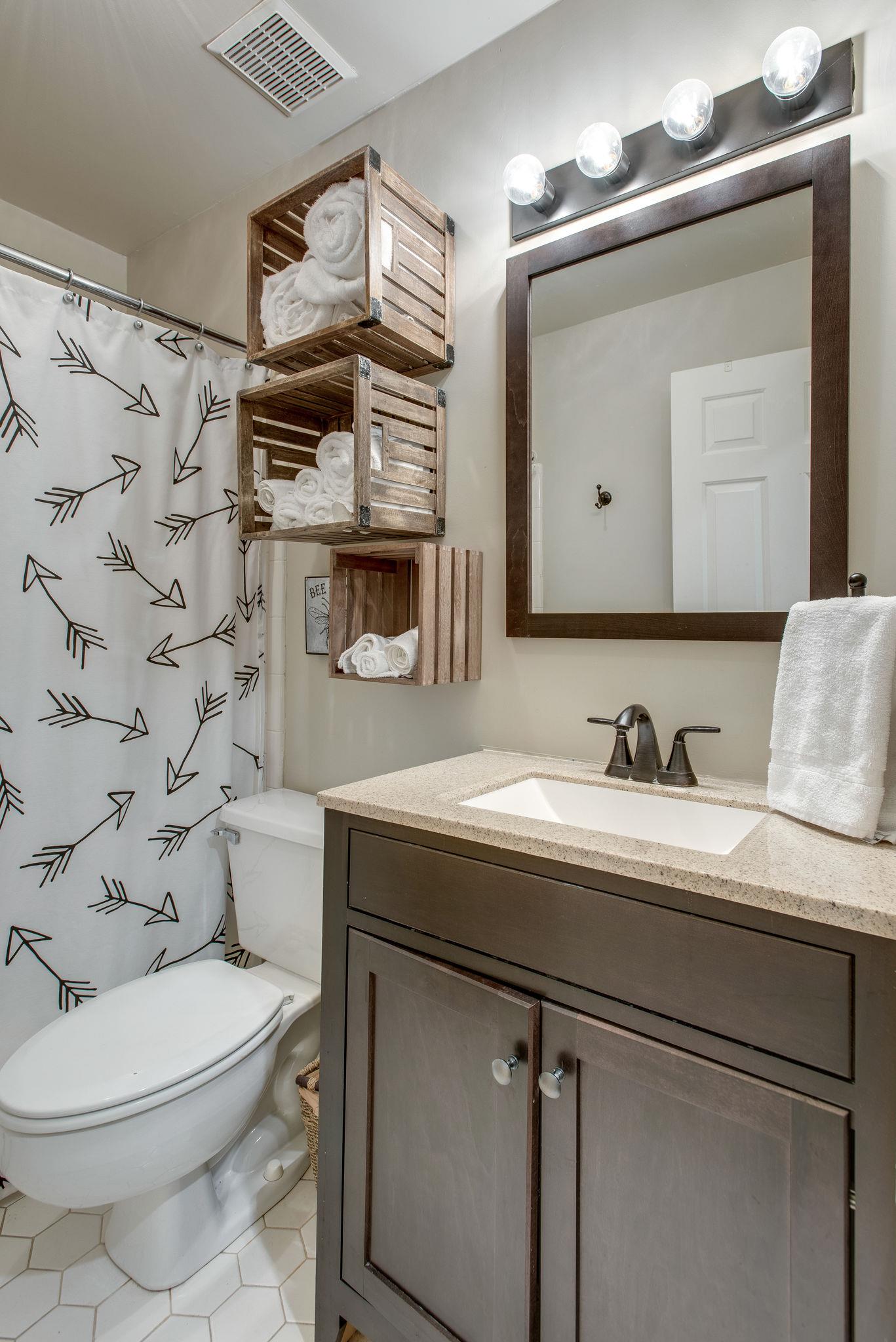 1040 Fitzpatrick Road Nashville, TN 37214 - Photo 21 of 27 Hall bath with tile floors is just across from bedrooms and convenient to Living Room.