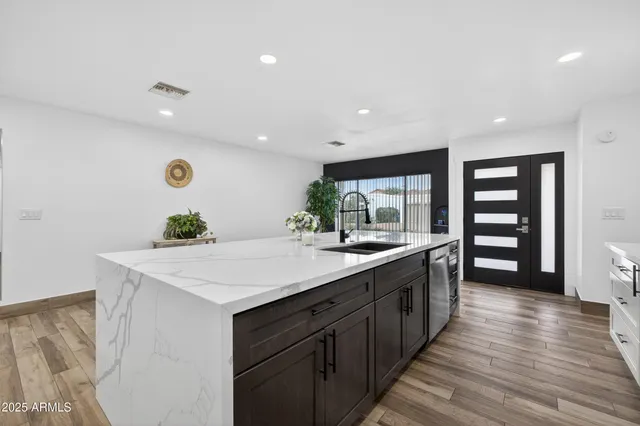 $385,000 | 731 East Villa Rita Drive, Phoenix, AZ 85022