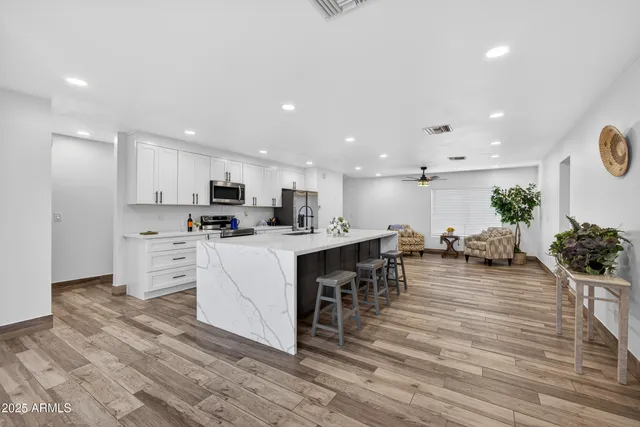 $385,000 | 731 East Villa Rita Drive, Phoenix, AZ 85022