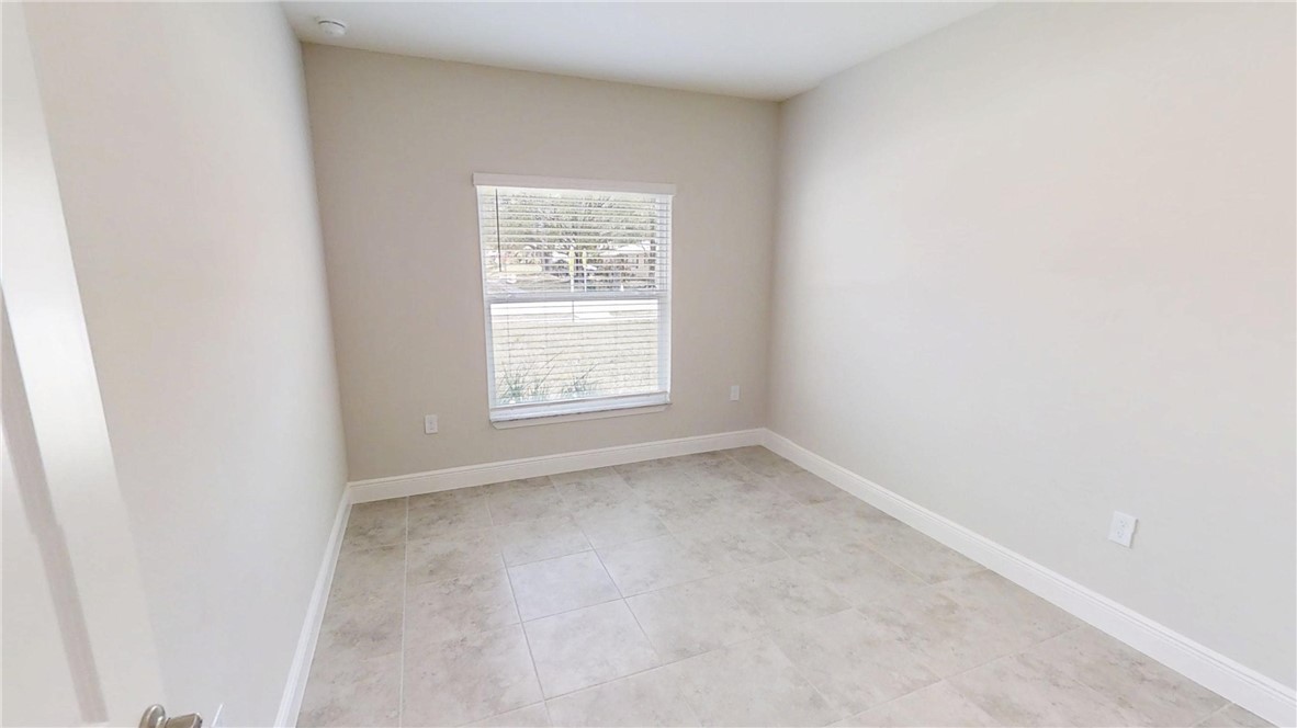 418 Easy Street Sebastian, FL 32958 - Photo 24 of 34 an empty room with a window