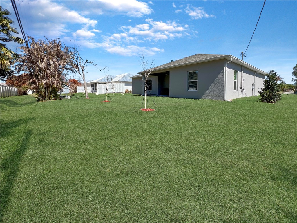 418 Easy Street Sebastian, FL 32958 - Photo 33 of 34 a view of a backyard of the house