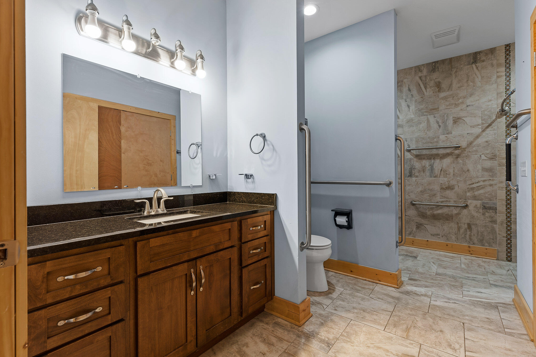 7302 Moses Road Hixson, TN 37343 - Photo 26 of 35 Master En Suite
