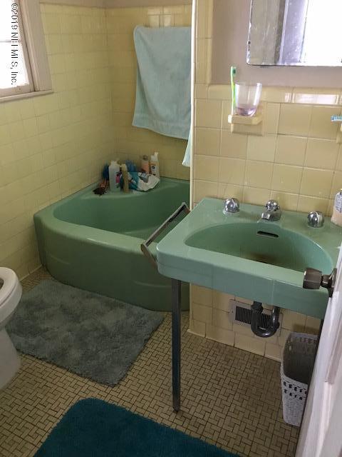 10248 Scott Mill Road Jacksonville, FL 32257 - Photo 41 of 53 Upstairs Bath 2
